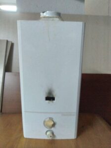 İKİNCİ EL TAVUK ÇADIRI ISI YALITIMLI BESİ ÇADIR 3 demirdöküm şofben sadece 100 liraya