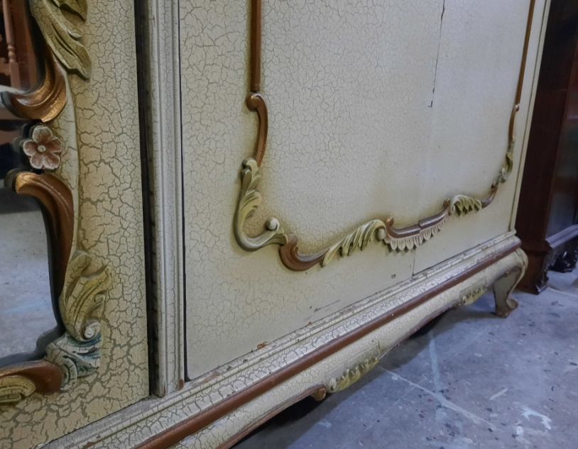 Klasik catlama teknigi ile cilali antika gardrop 3