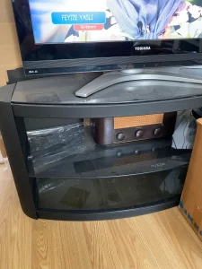 Mobilya Seçerken Nelere Dikkat Edilmelidir? Mobilyalarımız Yaşam Kalitemizi Etkiliyor! 13 Sehpası ile birlikte satılık: ikinci el toshiba 106 ekran televizyon FİYATI: 1300 TL